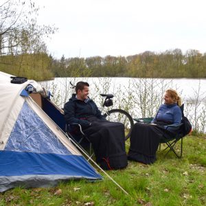 Warmte bij de tent tijdens het vissen